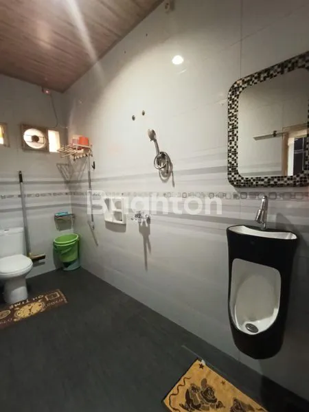 image RUMAH MEWAH 3 LANTAI, FULL FURNISHED SIAP HUNI, INTERIOR MEWAH LANTAI, DINDING, MATERIAL BANGUNAN PREMIUM & BEBAS BANJIR DI TOMANG MANDALA JAKARTA BARAT (6)