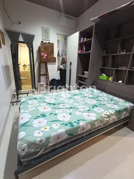 image RUMAH MEWAH 3 LANTAI, FULL FURNISHED SIAP HUNI, INTERIOR MEWAH LANTAI, DINDING, MATERIAL BANGUNAN PREMIUM & BEBAS BANJIR DI TOMANG MANDALA JAKARTA BARAT (7)