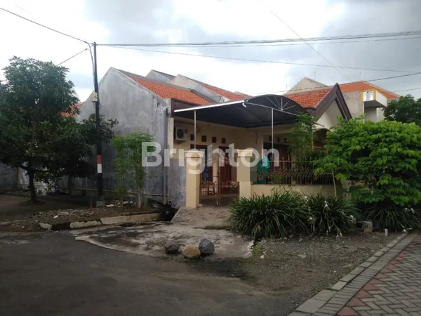 image RUMAH SIAP HUNI TERAWAT LINGKUNGAN ASRI DAN NYAMAN DI RUNGKUT ASRI SURABAYA (2)