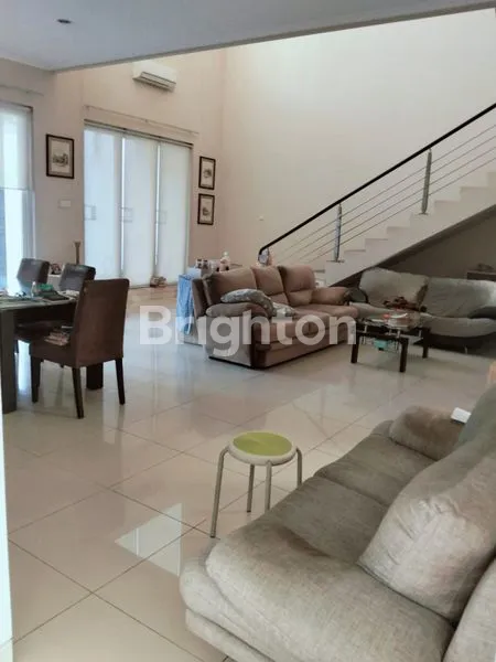 image RUMAH EXCLUSIF TUNGGAL 2 SISI JALAN(TANPA ADA RMH DISISI BELAKANGNYA)VILLA BUKIT REGENCY (2)