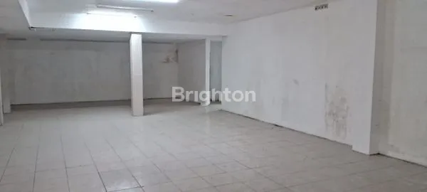 image RUMAH LOKASI STRATEGIS AREA KOMERSIL, TERAWAT, RAPIH, SIAP UNTUK USAHA, KANTOR DAN SEBAGAI TEMPAT TINGGAL (6)