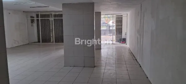 image RUMAH LOKASI STRATEGIS AREA KOMERSIL, TERAWAT, RAPIH, SIAP UNTUK USAHA, KANTOR DAN SEBAGAI TEMPAT TINGGAL (3)