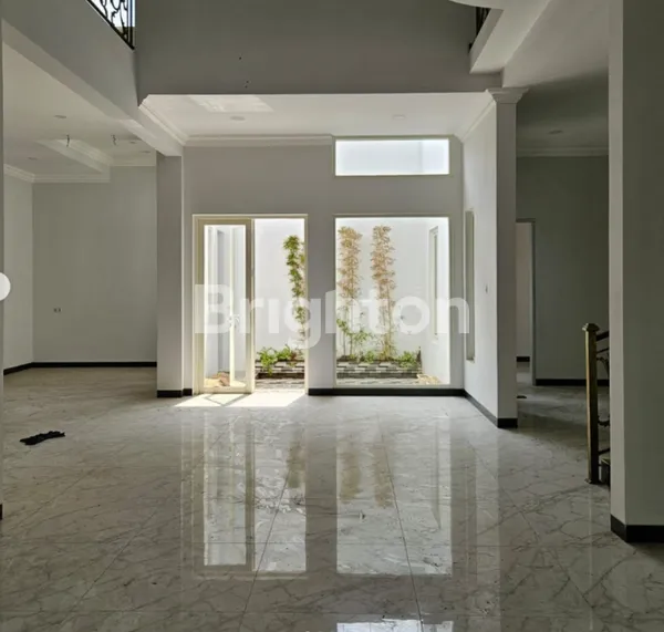 image RUMAH MEWAH 2 LANTAI BARU GRESS TOP MATERIAL LOKASI STRATEGIS AKSES MUDAH JEMUR ANDAYANI SURABAYA (5)