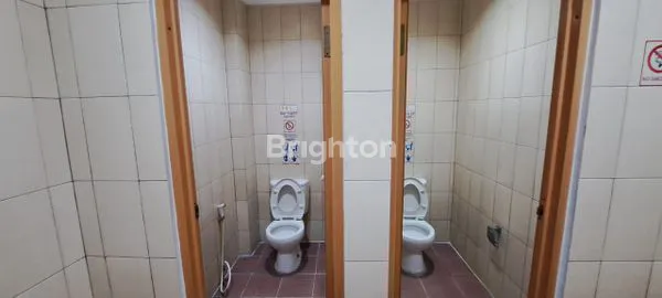 image RUKO 4 LANTAI SIAP PAKAI DI JL. P. JAYAKARTA – LENGKAP DENGAN LIFT BARANG DAN GENSET, COCOK UNTUK KANTOR ATAU GUDANG (3)