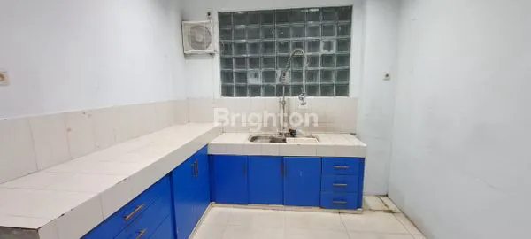 image RUKO 4 LANTAI SIAP PAKAI DI JL. P. JAYAKARTA – LENGKAP DENGAN LIFT BARANG DAN GENSET, COCOK UNTUK KANTOR ATAU GUDANG (4)