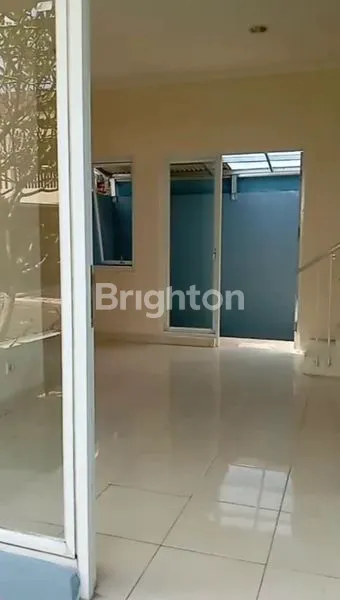 image RUMAH 2 LANTAI SHM DI SERPONG LAGOON (2)