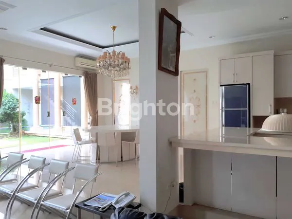 image RUMAH SULTAN DI LINGKUNGAN ASRI ALAM SUTERA (3)