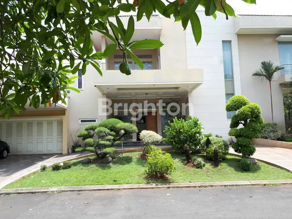 image RUMAH SULTAN DI LINGKUNGAN ASRI ALAM SUTERA (7)