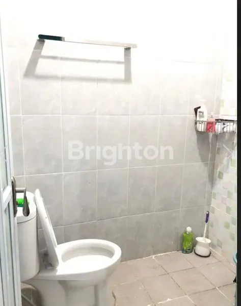image DIJUAL RUMAH CANTIK SEMIFURNISH TENGAH KOTA BERNUANSA MINIMALIS LOKASI DALAM PERUMAHAN REGENCY AMAN NYAMAN HARGA NEGO (4)