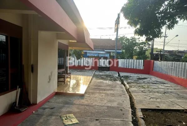 image TANAH HOOK 3 SISI TIMUR–UTARA–SELATAN DI JALAN PROF. DR. SOEHARSO SOLO — BONUS RUMAH SIAP HUNI! (7)