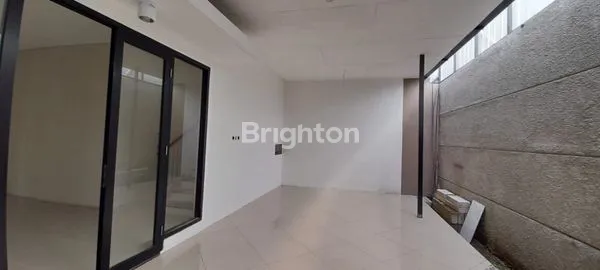 image RUMAH DISEWAKAN SIAP HUNI 2 LANTAI MINUMALIS GREENHILL CITRALAND UTARA (4)