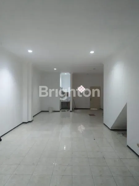 image RUKO LUAS DI PASAR BESAR (2)