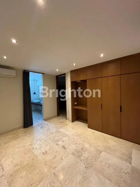 image VILLA 2 LANTAI 3 BR FULLY FURNISHED WITH GARDEN & POOL DILINGKUNGAN TENANG DAN NYAMAN LOKASI BUDUK (6)