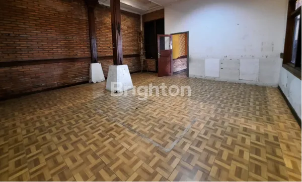 image DIJUAL / DIKONTRAK : RUMAH LUAS BERNUANSA KLASIK JAWA, COCOK UNTUK BERBAGAI KEPERLUAN USAHA & HUNIAN  (5)