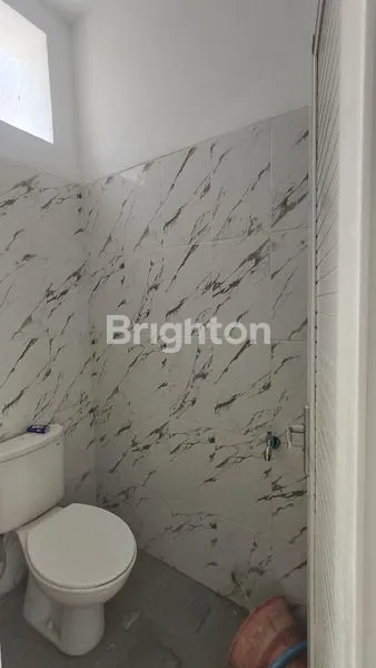 image DISEWAKAN – 2 RUKO 3 LANTAI BERJAJAR DI PUSAT KOTA KEDIRI\\\\N (7)