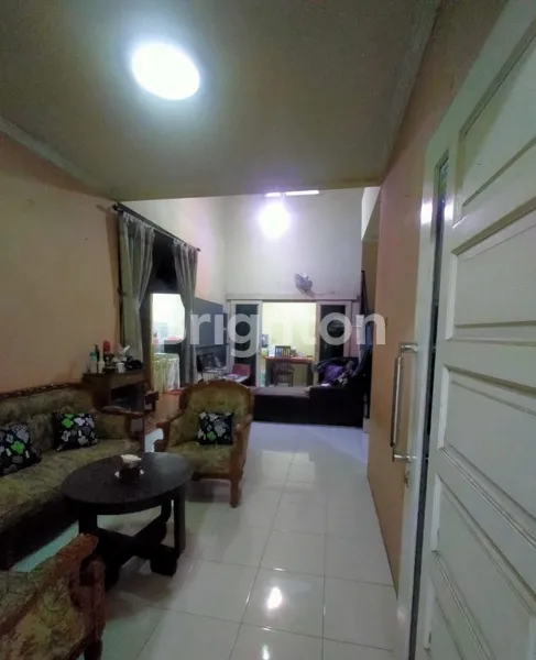 image RUMAH 2 LANTAI DEKAT GREENLAKE, DURI KOSAMBI  - LOKASI STRATEGIS (4)