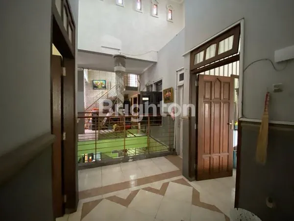 image LOKASI STRATEGIS, SELENGKAH KE SURABAYA (4)