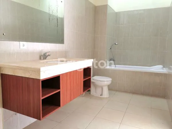 image THREE BEDROOM VILLA WITH FURNISHED CLOSED TO SANUR BEACH  (8)