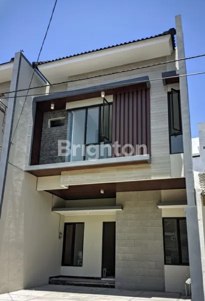 image DIJUAL RUMAH BARU 2 LANTAI MINIMALIS KLAMPIS SURABAYA TIMUR TENGAH KOTA – DEKAT GALAXY MALL, HOKKY, SEKOLAH PETRA & LITTLE SUN (1)