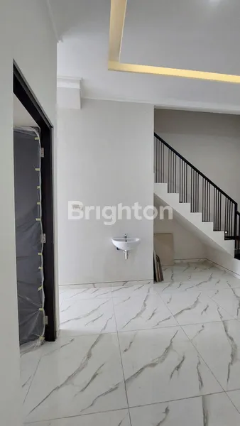 image DIJUAL RUMAH BARU 2 LANTAI MINIMALIS KLAMPIS SURABAYA TIMUR TENGAH KOTA – DEKAT GALAXY MALL, HOKKY, SEKOLAH PETRA & LITTLE SUN (3)
