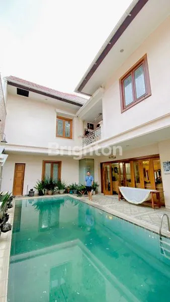 image HUNIAN MEWAH BINTARO 3 LANTAI KOLAM RENANG (5)