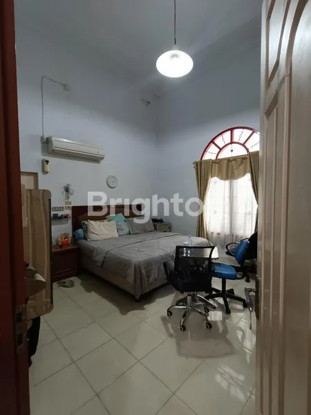 image RUMAH MEGAH SIAP HUNI DI JANTUNG KOTA PEKANBARU DENGAN PARKIRAN SUPER LUAS! (4)