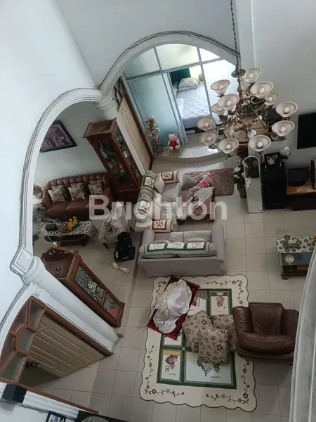 image RUMAH MEGAH SIAP HUNI DI JANTUNG KOTA PEKANBARU DENGAN PARKIRAN SUPER LUAS! (5)