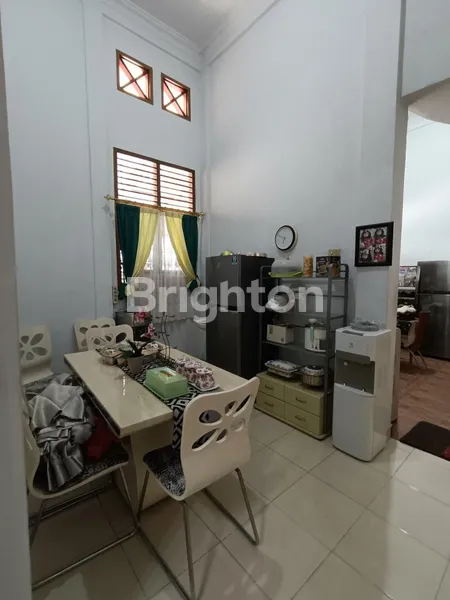 image RUMAH MEGAH SIAP HUNI DI JANTUNG KOTA PEKANBARU DENGAN PARKIRAN SUPER LUAS! (6)