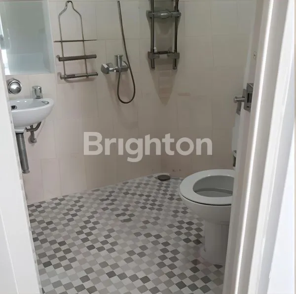 image INVESTASI KOS STRATEGIS DI VANYA PARK BSD (6)