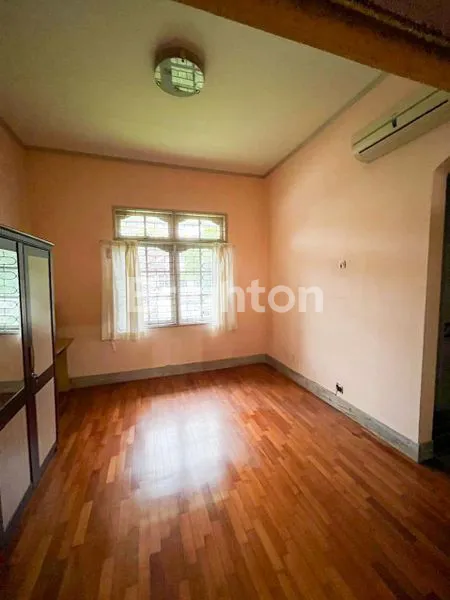 image RUMAH CANTIK LEBAR 12 MTR - SIAP HUNI - DI PERUMAHAN FULL FASILITAS KOMPLEK TASBIH 1 DENGAN LINGKUNGAN YG AMAN, ASRI DAN NYAMAN SERTA LOKASI STRATEGIS YANG DEKAT KE BERBAGAI PUSAT KULINER DAN HIBURAN WARGA MEDAN (5)