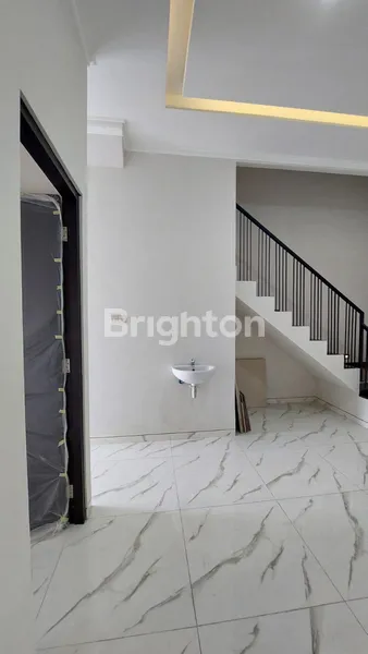 image RUMAH BARU DI KALMPIS TENGAH KOTA HARGA 1,8MAN MINIMALIS MODERN 2 LANTAI 3 KAMAR DEKAT HOKKY, GM & SEKOLAH PETRA, LITTLESUN, DLL  (4)