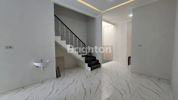 image RUMAH BARU DI KALMPIS TENGAH KOTA HARGA 1,8MAN MINIMALIS MODERN 2 LANTAI 3 KAMAR DEKAT HOKKY, GM & SEKOLAH PETRA, LITTLESUN, DLL  (6)