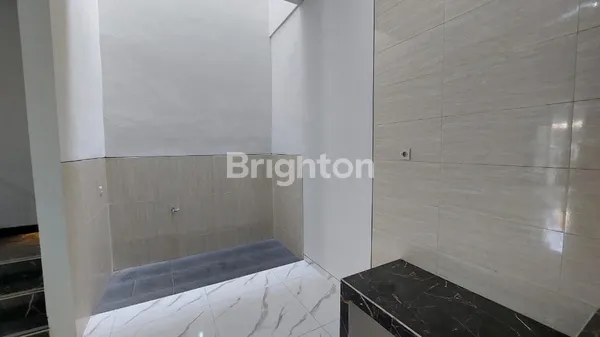 image RUMAH BARU DI KALMPIS TENGAH KOTA HARGA 1,8MAN MINIMALIS MODERN 2 LANTAI 3 KAMAR DEKAT HOKKY, GM & SEKOLAH PETRA, LITTLESUN, DLL  (7)