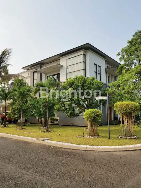 image RUMAH HOEK ADA POOL DI ALAM SUTERA (2)