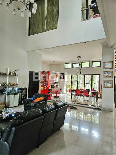 image RUMAH HOEK ADA POOL DI ALAM SUTERA (4)