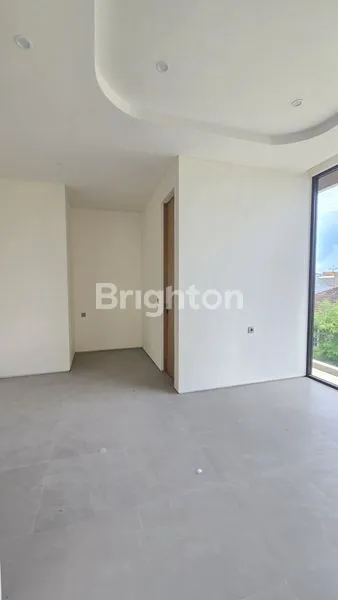 image RUMAH MEWAH 2 LANTAI NEW GRESS KLAMPIS SEMOLO TIMUR, 5 MENIT KE GALAXY MALL (3)