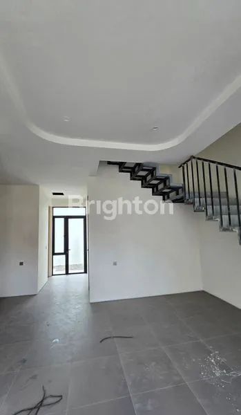 image RUMAH MEWAH 2 LANTAI NEW GRESS KLAMPIS SEMOLO TIMUR, 5 MENIT KE GALAXY MALL (2)
