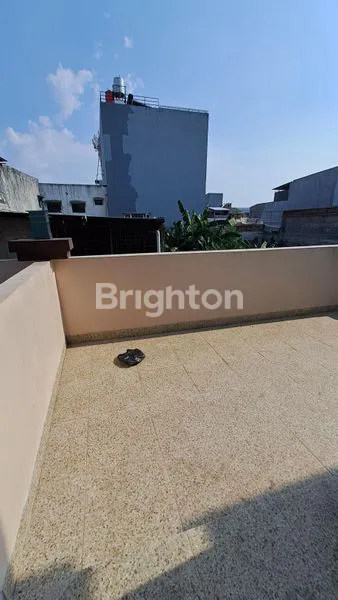 image RUMAH BARU JELAMBAR BAGUS 4 LANTAI (8)