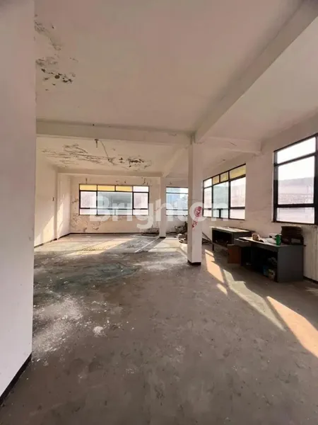 image RUKO 3 LANTAI TERAWAT DI KOMPLEKS PERUKOAN RUNGKUT MEGAH RAYA, COCOK UNTUK KANTOR, COCOK USAHA  (4)