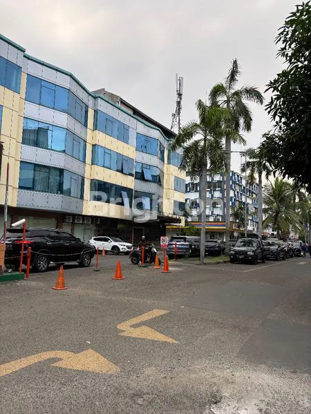 image RUKO GANDENG HOEK 5 LT DENGAN LIFT & PARKIR 10 MOBIL KELAPA GADING (3)