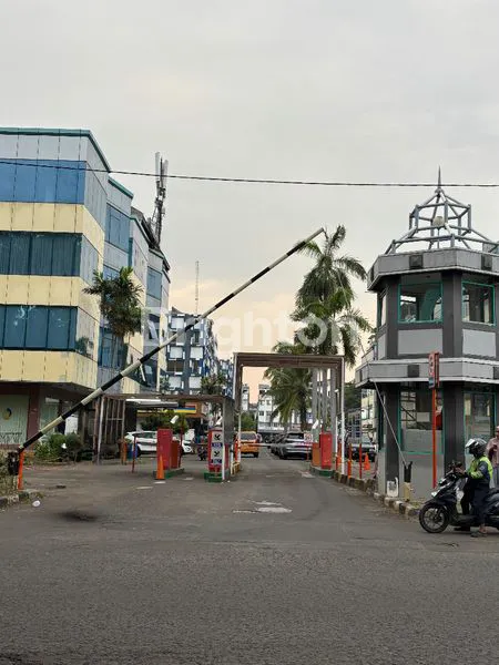 image RUKO GANDENG HOEK 5 LT DENGAN LIFT & PARKIR 10 MOBIL KELAPA GADING (6)