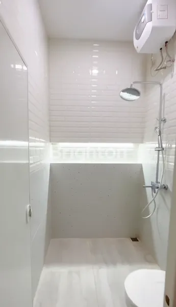 image RUMAH 1 LANTAI BARU GRESS MINIMALIS DI BUMI WONOREJO MERR UKURAN 4X18, BONUS KANOPI, PAGAR, TANDON, POMPA (6)