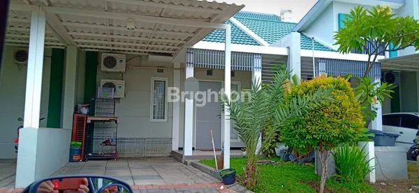 image RUMAH SEMI FURNISHED 1.5 LANTAI ADA 3 KAMAR TIDUR MINIMALIS DEPAN TAMAN ROW JALAN 3 MOBIL (1)