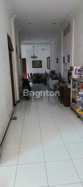 image DIJUAL RUMAH TERAWAT  2 LANTAI FULL FURNISH (KAYU JATI) DI PETEMON SURABAYA (3)
