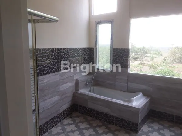 image RUMAH MEWAH 3,5 LANTAI LT 1000M² DI DAWARBLANDONG (7)