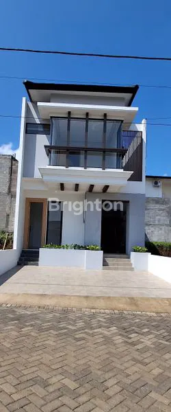 image RUMAH 2 LANTAI  BARU DEKAT EXIT TOL KOTA MALANG SAWOJAJAR (1)