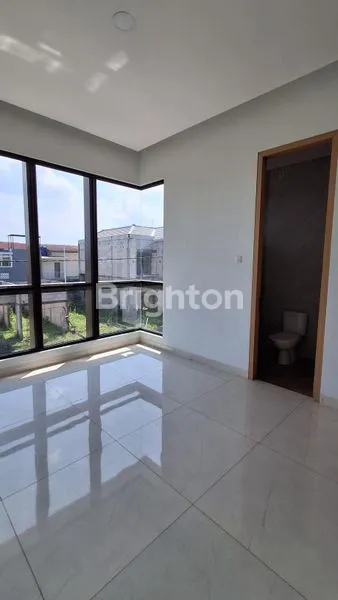 image RUMAH 2 LANTAI  BARU DEKAT EXIT TOL KOTA MALANG SAWOJAJAR (4)