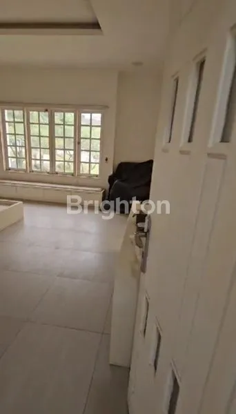 image HUNIAN MEWAH 3 LANTAI DI MEDAN RESORT (3)