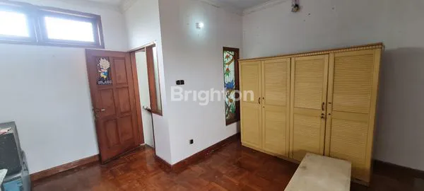image RUMAH 3 LANTAI DI JL BANTENG SEMARANG (5)