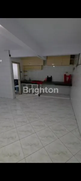 image RUMAH MEWAH 3 LANTAI HADAP SELATAN SHM (3)